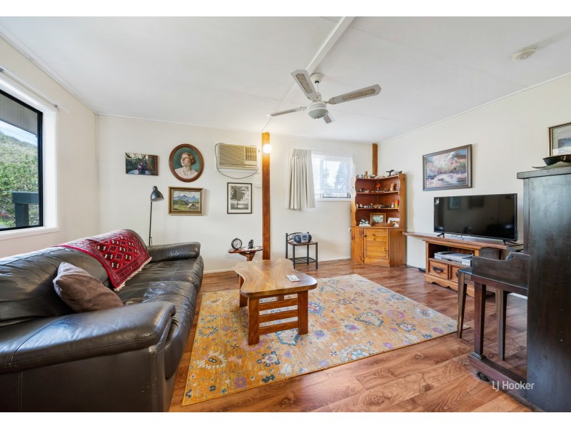 16 Russell Street, Esk QLD 4312