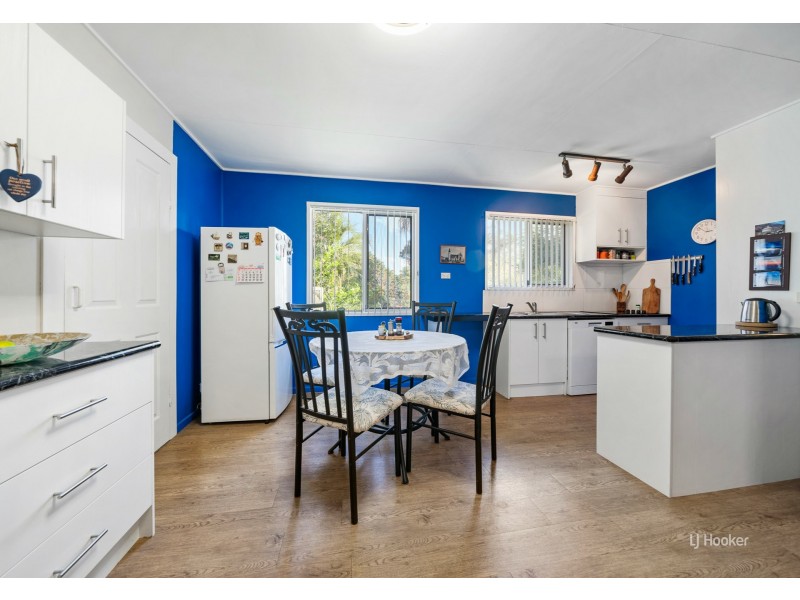 16 Russell Street, Esk QLD 4312