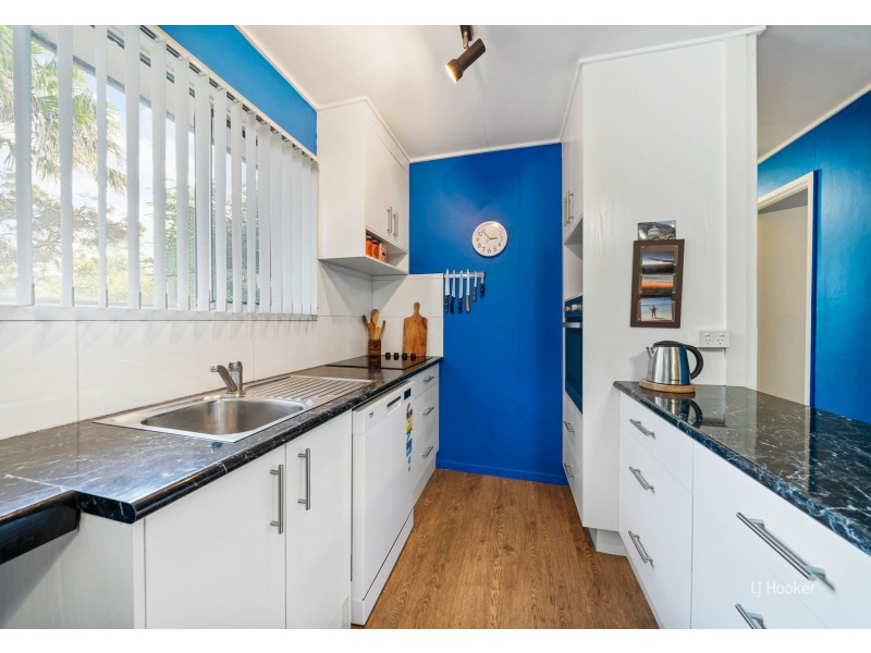 16 Russell Street, Esk QLD 4312