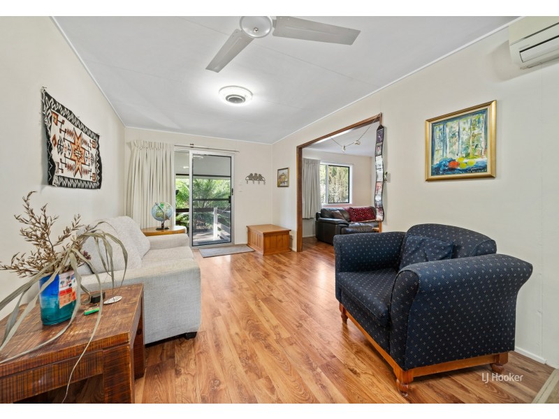 16 Russell Street, Esk QLD 4312