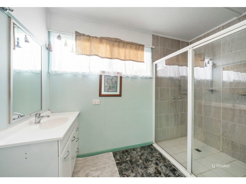 16 Russell Street, Esk QLD 4312