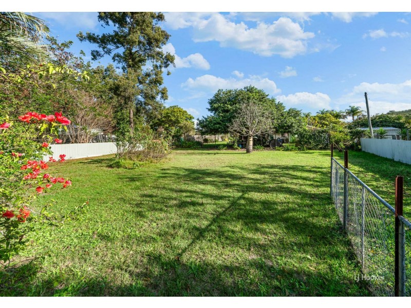 16 Russell Street, Esk QLD 4312