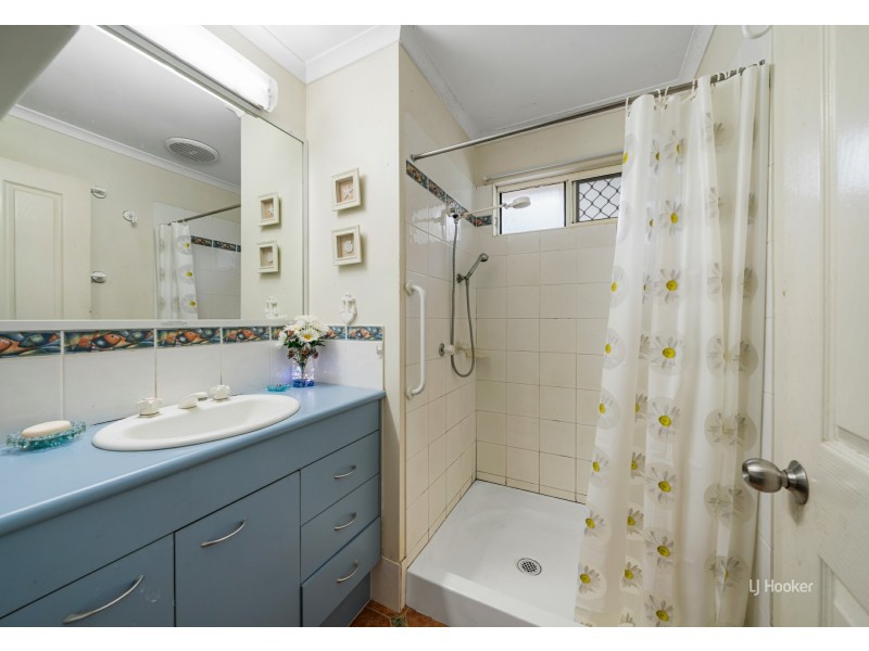 52 Countess Court, Mount Hallen QLD 4312