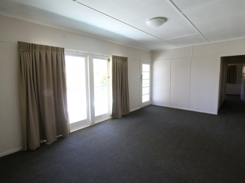 31 Mack Street, Esk QLD 4312