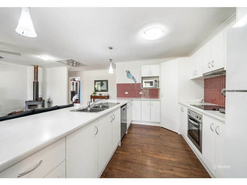 34 Countess Court, Mount Hallen QLD 4312