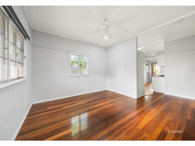 24 Down Street, Esk QLD 4312