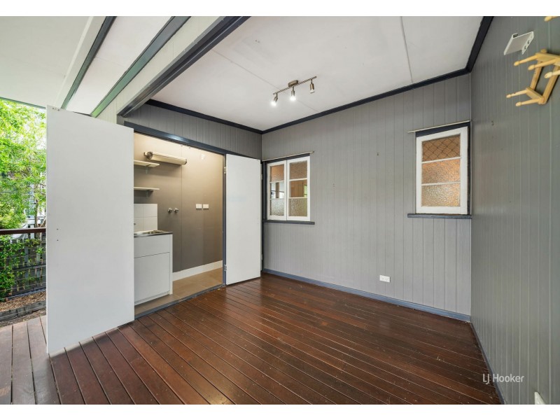 24 Down Street, Esk QLD 4312