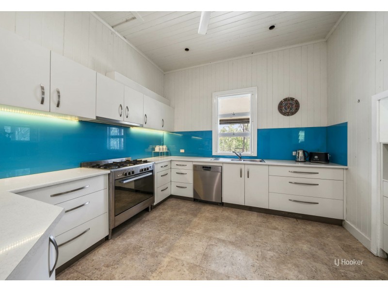 528 Willaura Drive, Mount Hallen QLD 4312