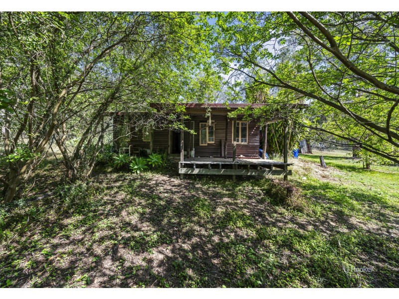 528 Willaura Drive, Mount Hallen QLD 4312