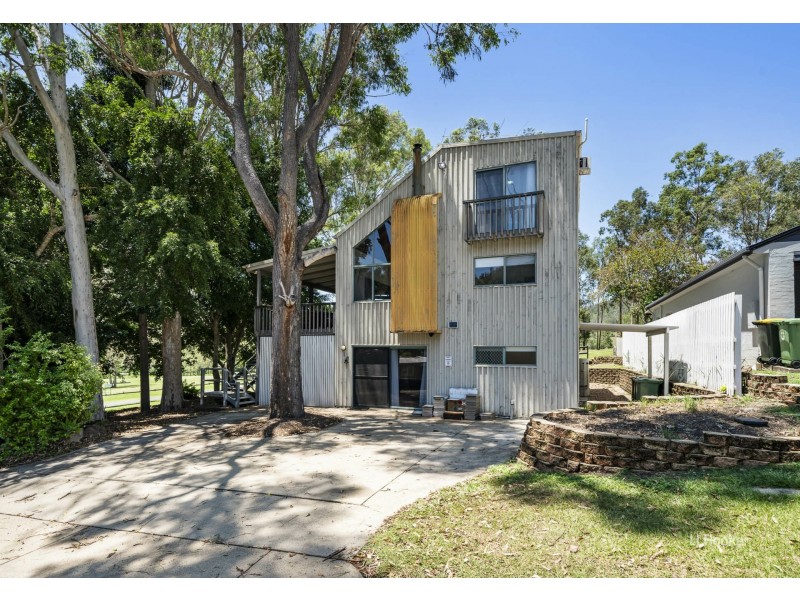 1 Guldbransen Street, Somerset Dam QLD 4312