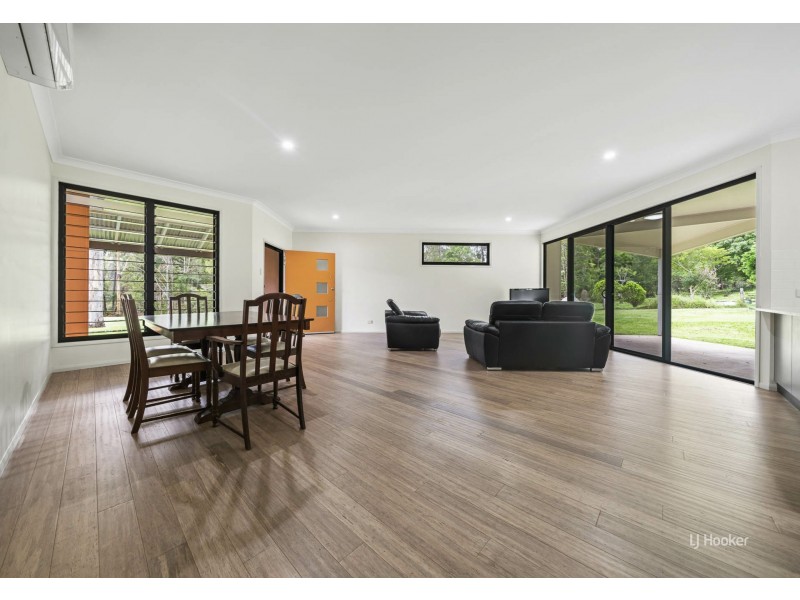 14 Middle Street, Esk QLD 4312