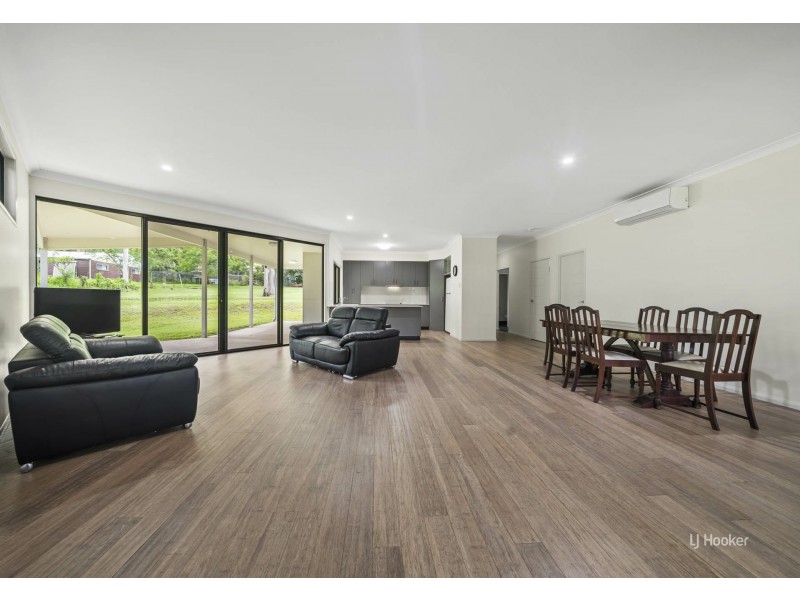 14 Middle Street, Esk QLD 4312