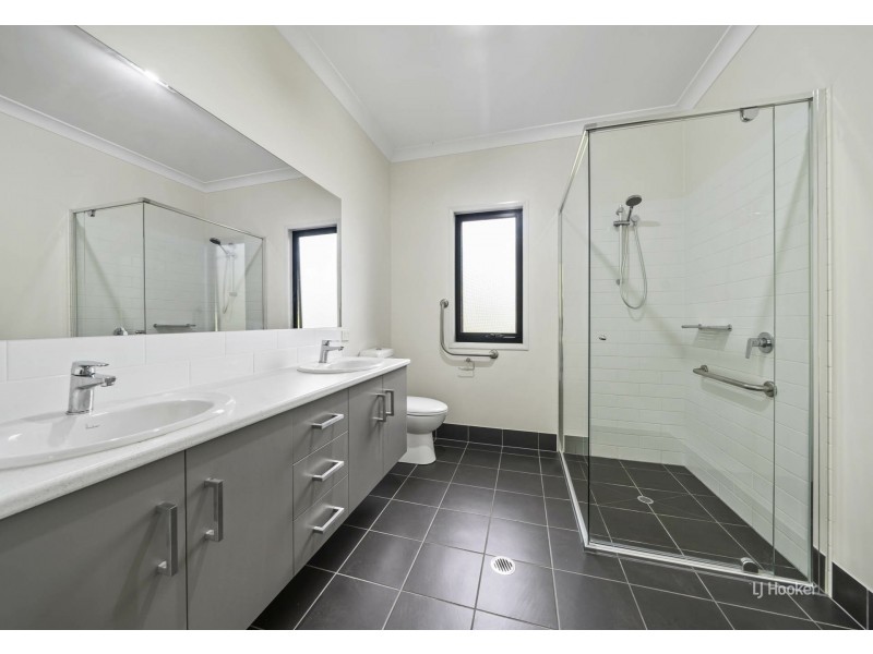 14 Middle Street, Esk QLD 4312