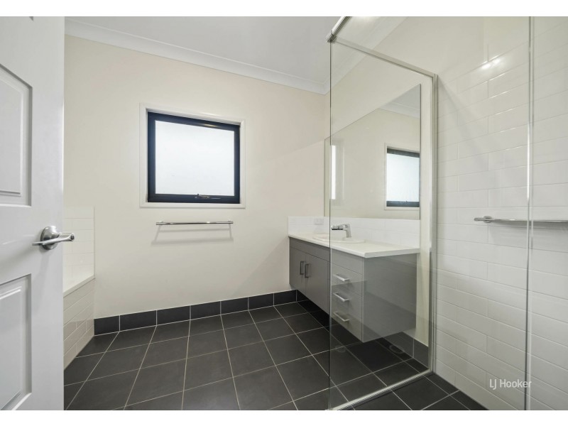 14 Middle Street, Esk QLD 4312