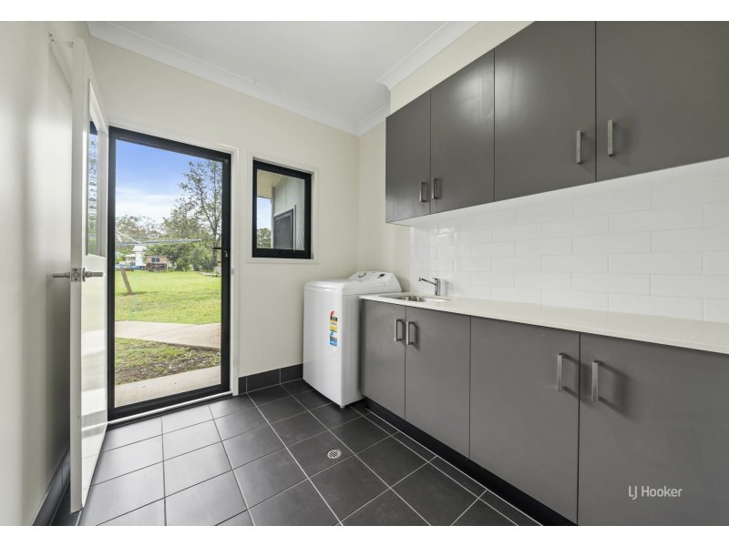 14 Middle Street, Esk QLD 4312