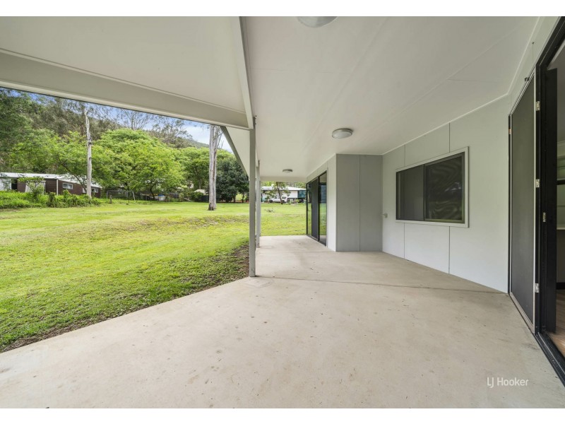 14 Middle Street, Esk QLD 4312