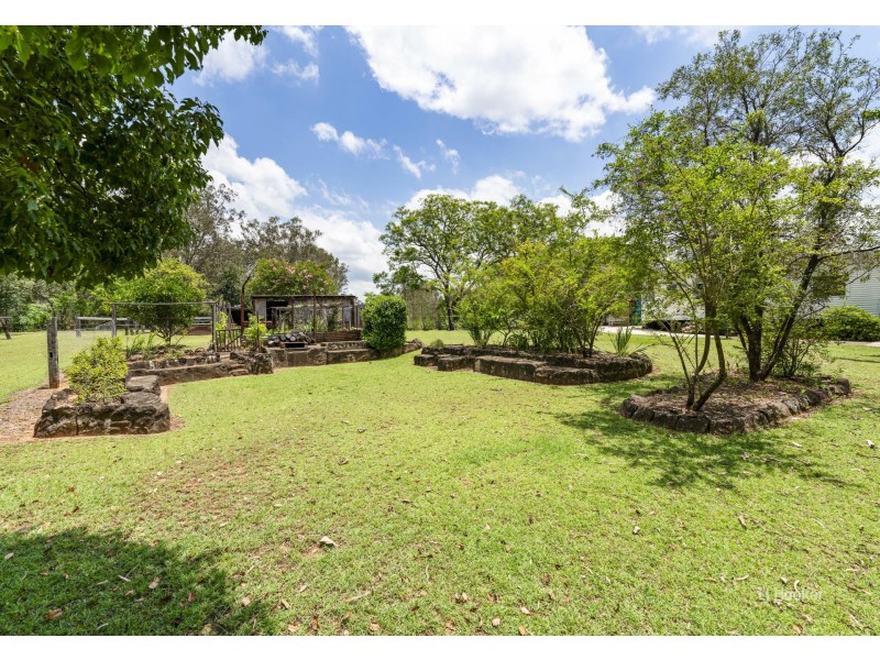 60 South Street, Esk QLD 4312