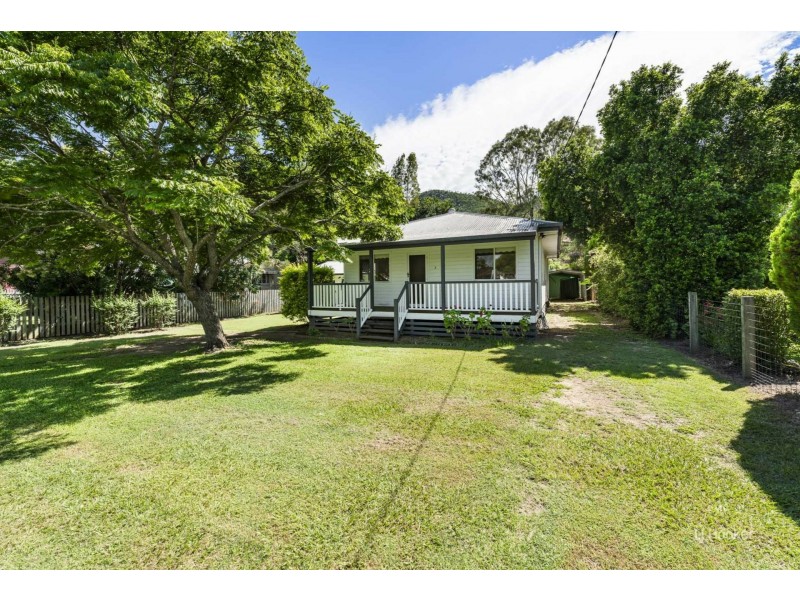 3 Russell Street, Esk QLD 4312
