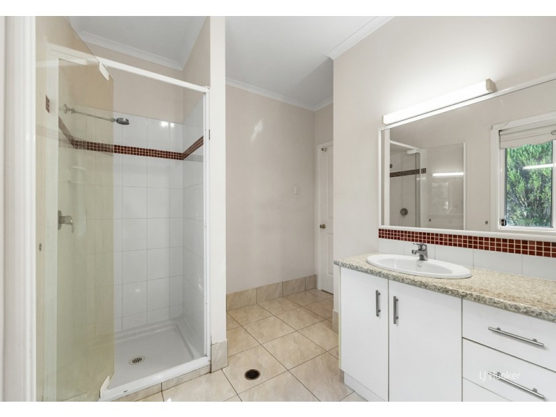 3 Russell Street, Esk QLD 4312