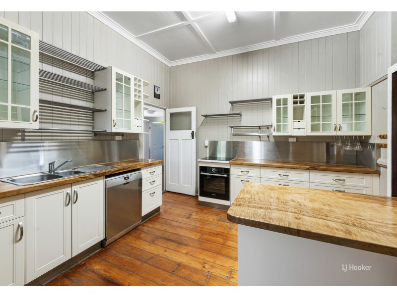 12 Hill Street, Esk QLD 4312