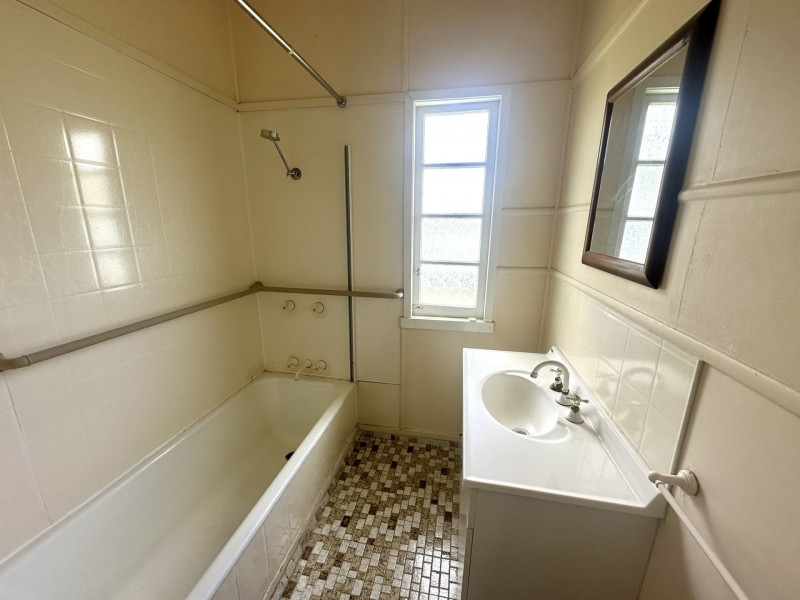 24 Edward Street, Esk QLD 4312