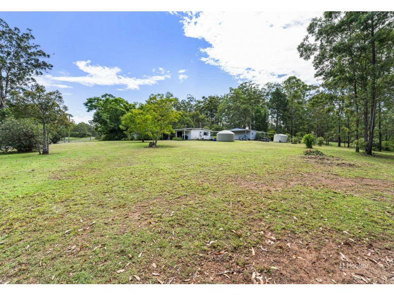 8 Martin Crescent, Benarkin North QLD 4306