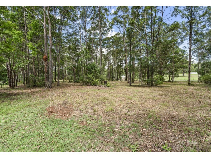 8 Martin Crescent, Benarkin North QLD 4306