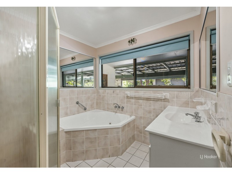 4 Douglas Street, Blackbutt QLD 4306