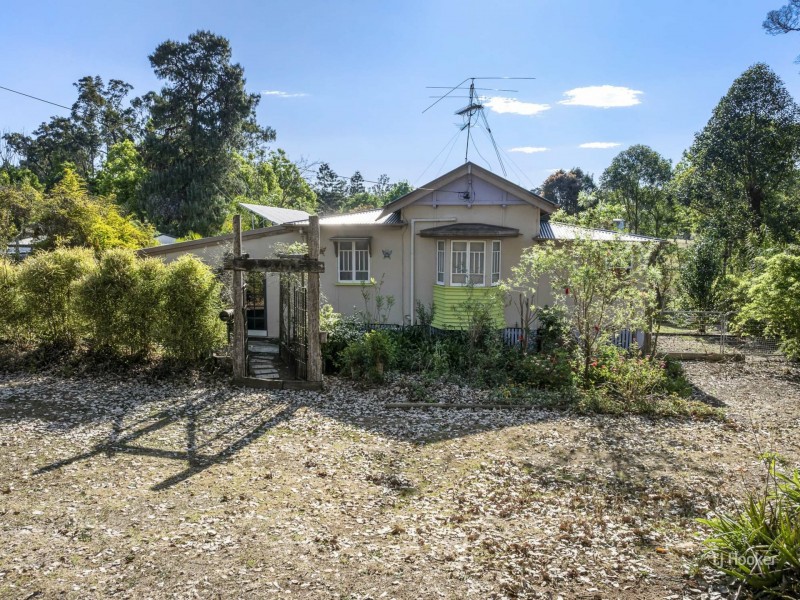64 Hart Street, Blackbutt QLD 4306