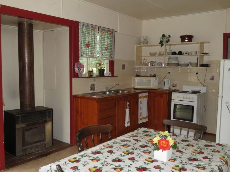 14 Adelaide Street, Esk QLD 4312