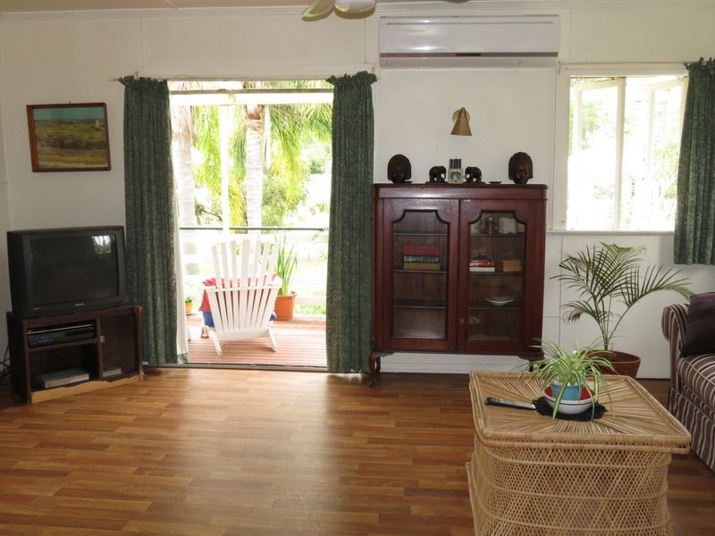 14 Adelaide Street, Esk QLD 4312