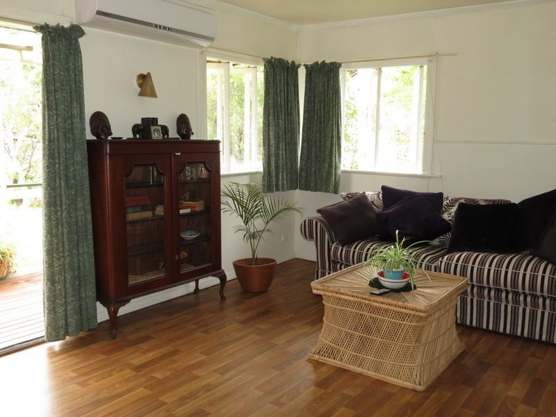 14 Adelaide Street, Esk QLD 4312