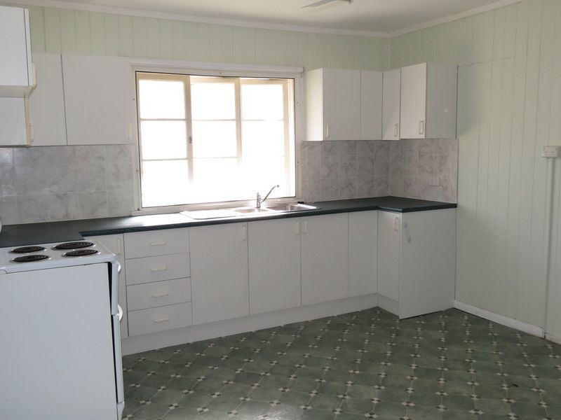 10 Alexandra Street, Toogoolawah QLD 4313