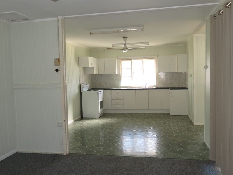 10 Alexandra Street, Toogoolawah QLD 4313