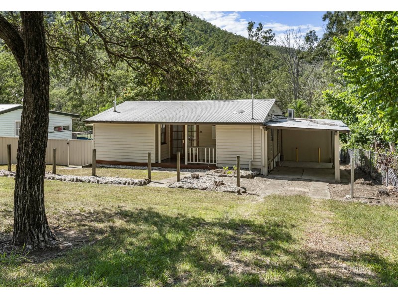 5 Gipps Street, Somerset Dam QLD 4312