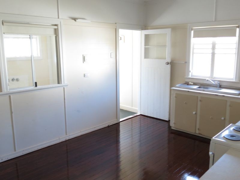 24 Short Street, Esk QLD 4312