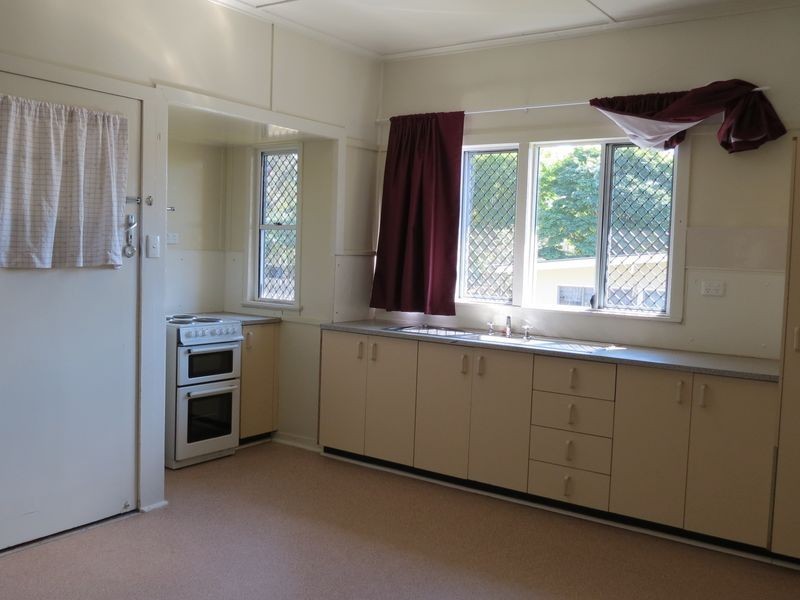 7 Down Street, Esk QLD 4312