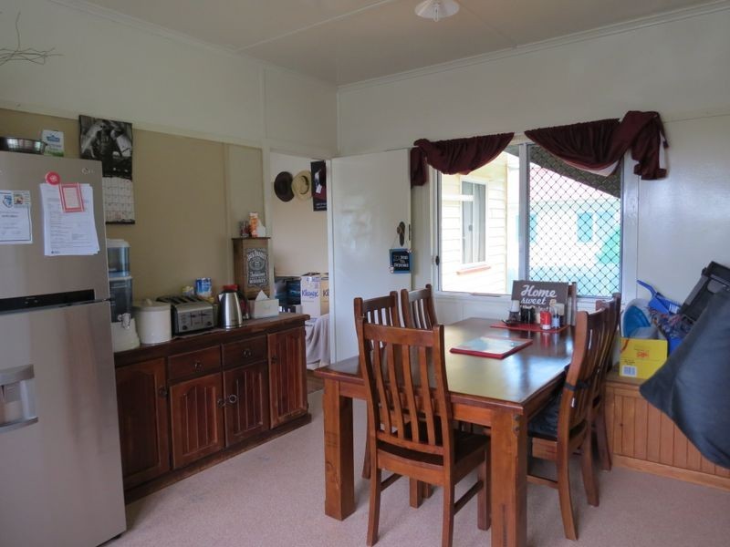 7 Down Street, Esk QLD 4312