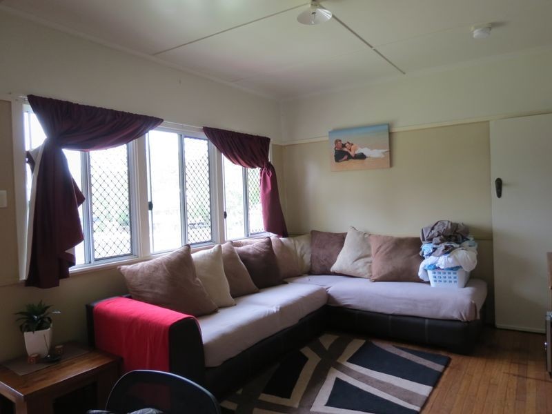 7 Down Street, Esk QLD 4312