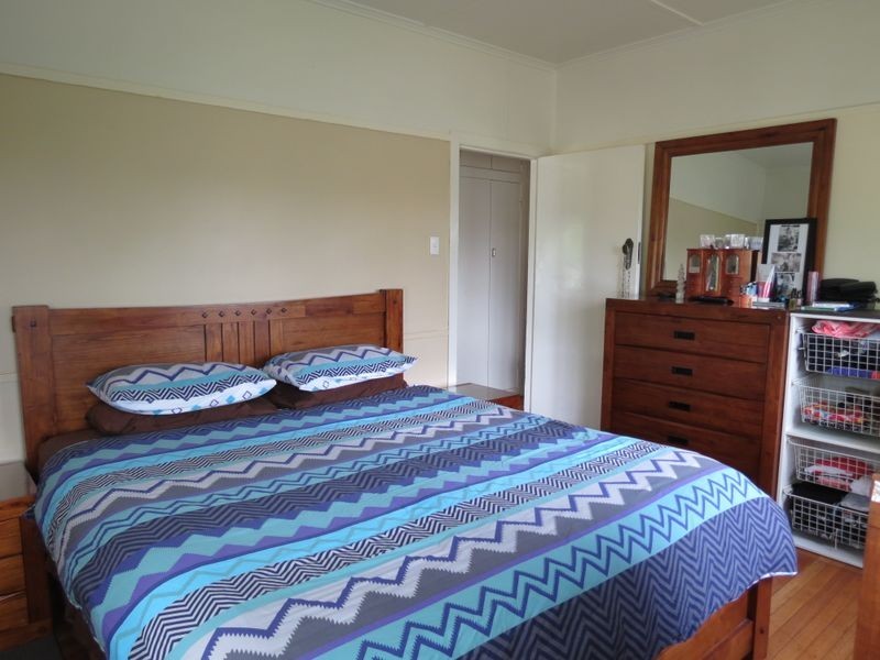 7 Down Street, Esk QLD 4312