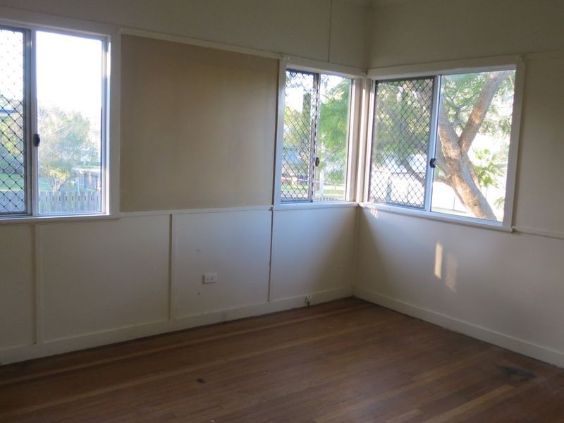 7 Down Street, Esk QLD 4312