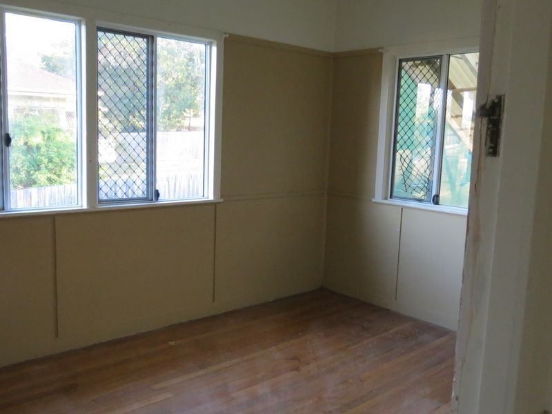 7 Down Street, Esk QLD 4312