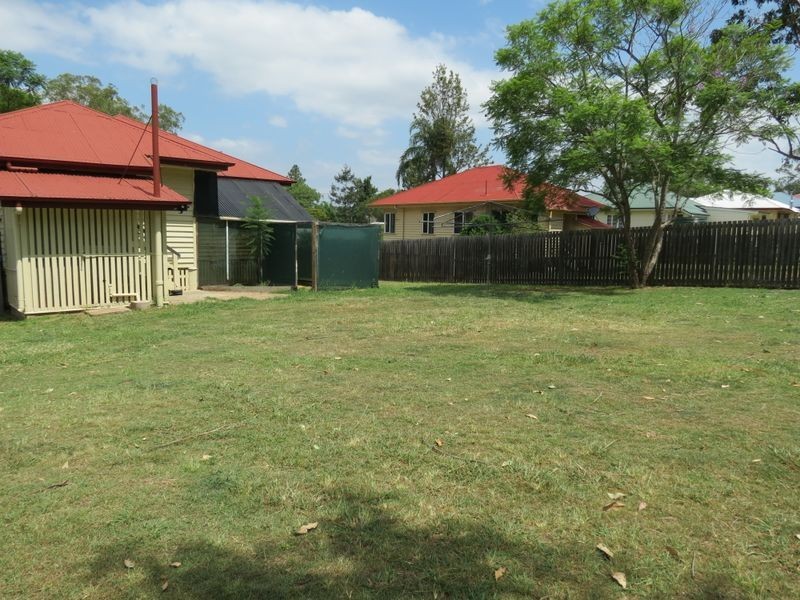 7 Down Street, Esk QLD 4312