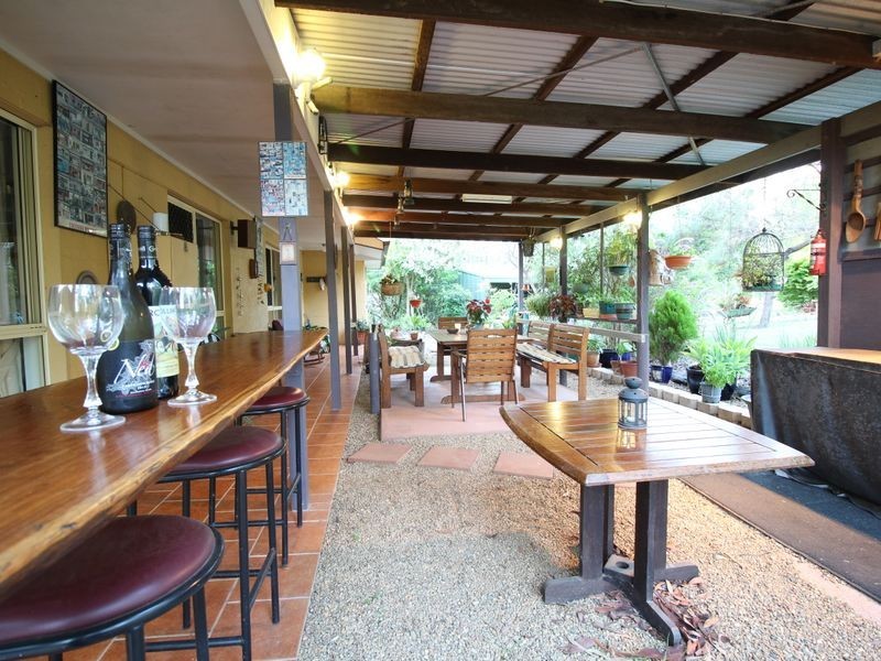 42 Buckingham Court, Mount Hallen QLD 4312