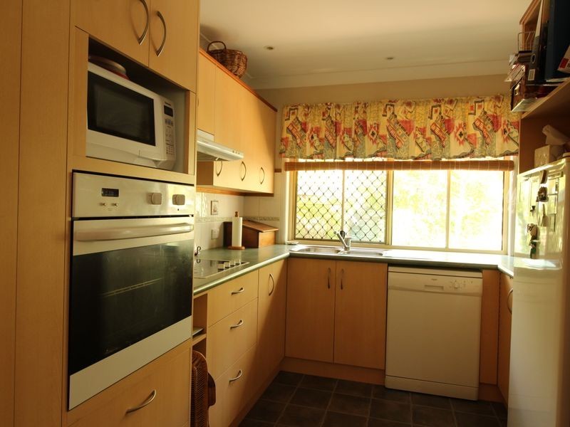 42 Buckingham Court, Mount Hallen QLD 4312