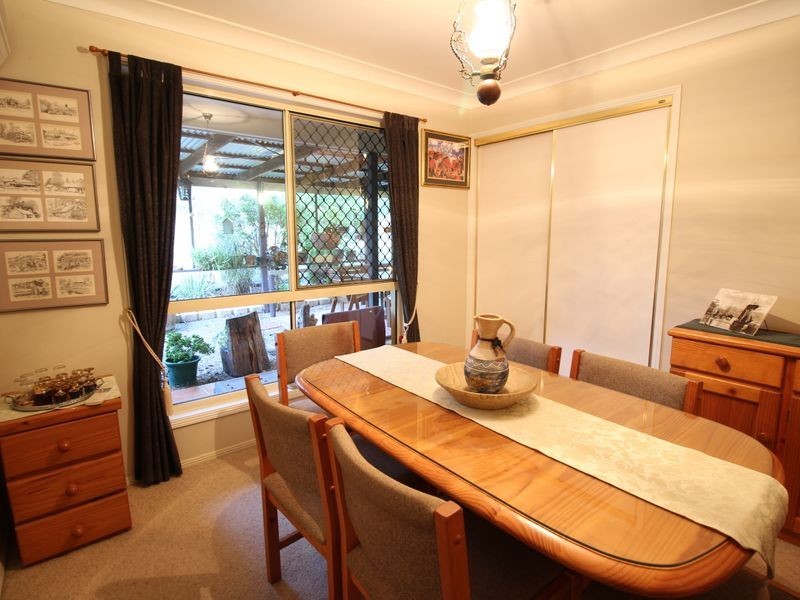 42 Buckingham Court, Mount Hallen QLD 4312