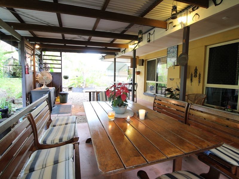 42 Buckingham Court, Mount Hallen QLD 4312