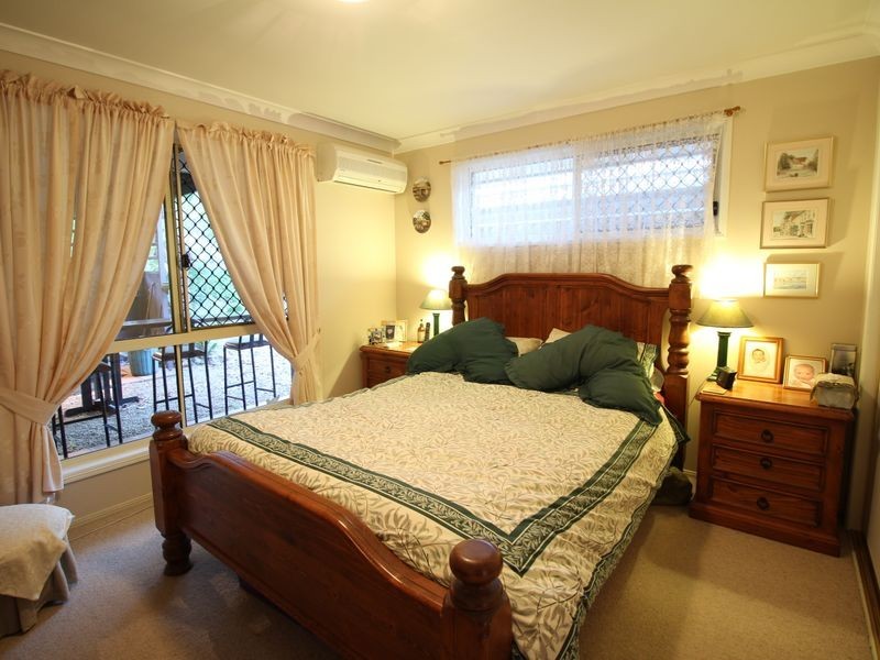 42 Buckingham Court, Mount Hallen QLD 4312