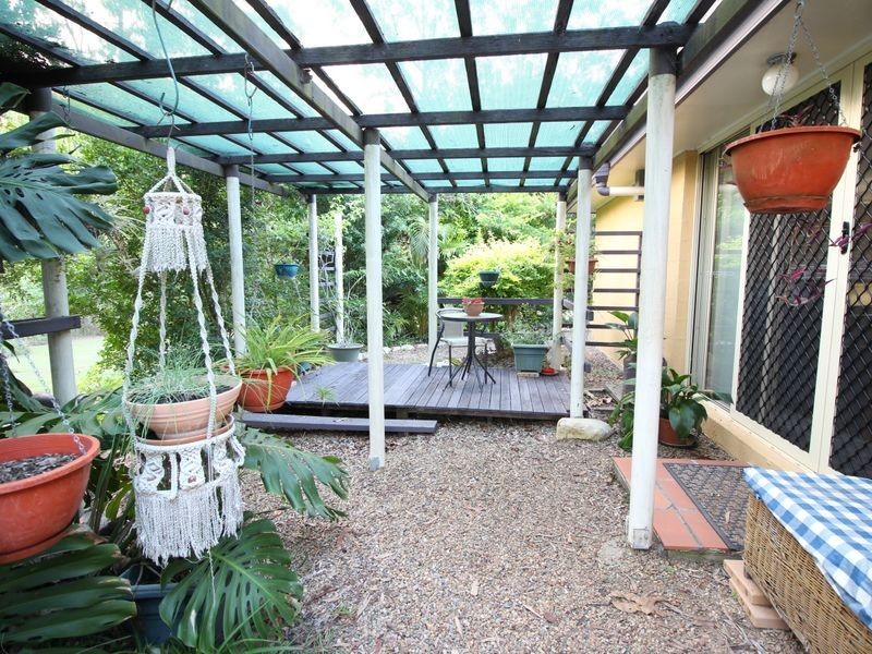 42 Buckingham Court, Mount Hallen QLD 4312