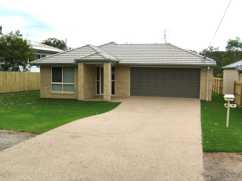 39 Middle Street, Esk QLD 4312